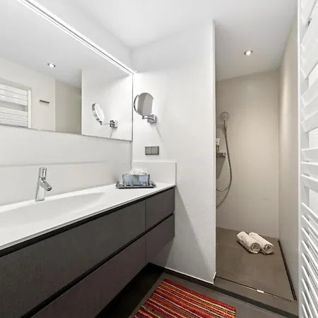 Apartamento Seensucht - Direkt Am Bodensee In Mit Uneingeschraenktem Seeblick, Balkon & Seezugang Hagnau